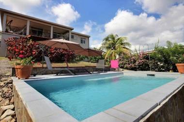 Villa Cécia : piscine vue mer plage activités et commodités à pieds