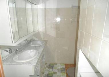 Appartement d'une chambre avec vue sur la mer jardin clos et wifi a Schoelcher a 2 km de la plage