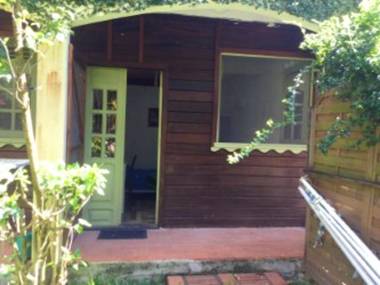 Studio avec jardin clos et wifi a Schoelcher a 2 km de la plage