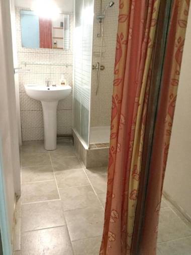 Studio avec jardin clos et wifi a Schoelcher a 2 km de la plage