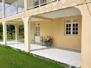 Appartement de 2 chambres avec terrasse amenagee et wifi a Le Vauclin a 2 km de la plage