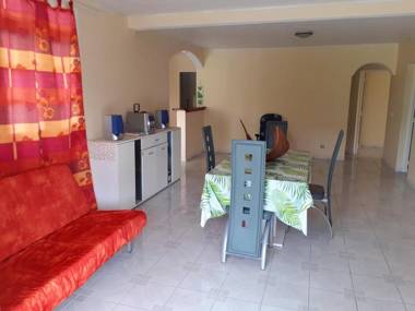 Appartement de 2 chambres avec terrasse amenagee et wifi a Le Vauclin a 2 km de la plage