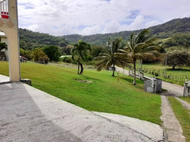 Appartement de 2 chambres avec terrasse amenagee et wifi a Le Vauclin a 2 km de la plage