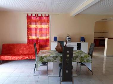 Appartement de 2 chambres avec terrasse amenagee et wifi a Le Vauclin a 2 km de la plage