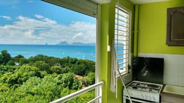 Appartement d'une chambre avec vue sur la mer piscine partagee et balcon amenage a Sainte Anne a 1 km de la plage