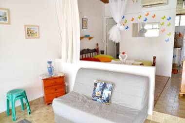Studio avec jardin clos et wifi a Saint Anne a 1 km de la plage