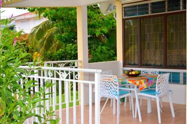 Studio avec jardin clos et wifi a Saint Anne a 1 km de la plage