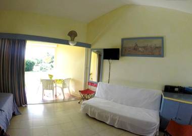 Studio a Sainte Anne a 200 m de la plage avec vue sur la mer jardin clos et wifi