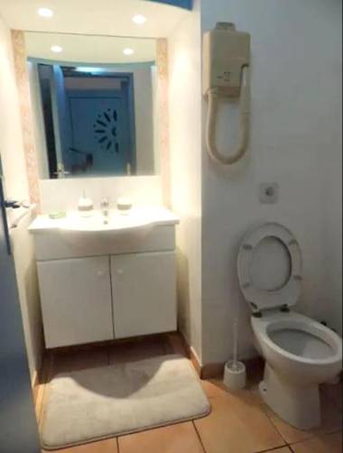 Studio avec jardin clos et wifi a Sainte Anne a 5 km de la plage