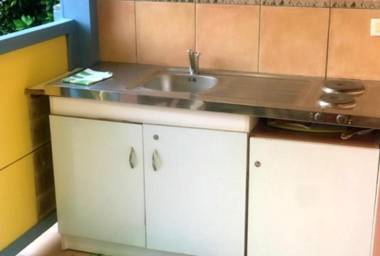 Studio a Sainte Anne a 100 m de la plage avec jardin clos et wifi