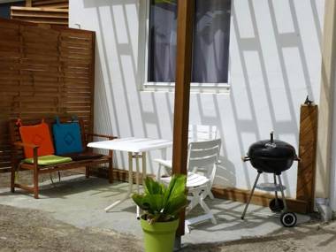 Maison d'une chambre avec piscine partagee jardin clos et wifi a Sainte Anne a 4 km de la plage
