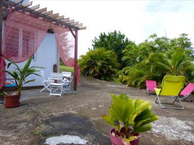 Maison d'une chambre avec piscine partagee jardin clos et wifi a Sainte Anne a 4 km de la plage