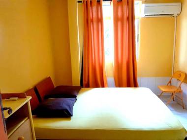 Appartement de 2 chambres avec vue sur la mer jardin clos et wifi a Fort de France