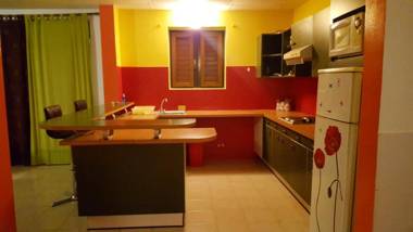 Appartement de 2 chambres avec vue sur la mer jardin clos et wifi a Fort de France