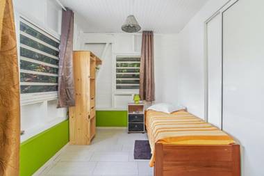 Bungalow de 2 chambres avec terrasse amenagee et wifi a Riviere Salee a 9 km de la plage