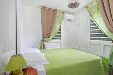 Bungalow de 2 chambres avec terrasse amenagee et wifi a Riviere Salee a 9 km de la plage