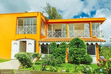 Maison de 5 chambres avec vue sur la mer jardin clos et wifi a saint joseph