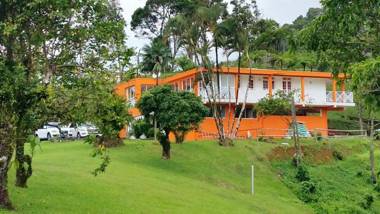 Maison de 5 chambres avec vue sur la mer jardin clos et wifi a saint joseph