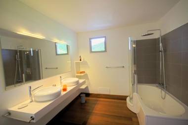 Villa with infiniti pool MQAA08