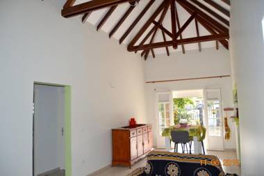 Maison de 3 chambres avec vue sur la mer jacuzzi et jardin clos a Saint Pierre a 5 km de la plage