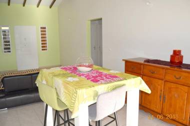 Maison de 3 chambres avec vue sur la mer jacuzzi et jardin clos a Saint Pierre a 5 km de la plage