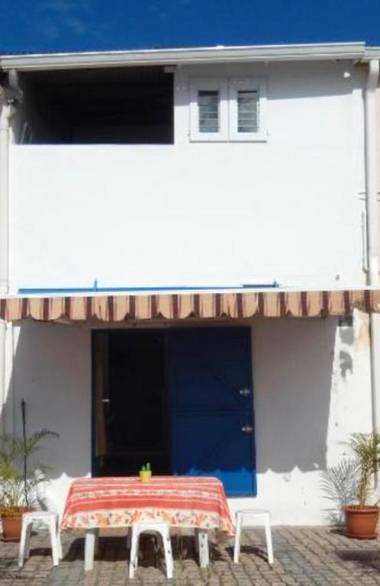 Maison de 2 chambres a Saint Pierre a 5 m de la plage avec vue sur la mer terrasse amenagee et wifi