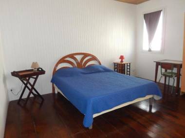 Maison de 2 chambres a Saint Pierre a 5 m de la plage avec vue sur la mer terrasse amenagee et wifi