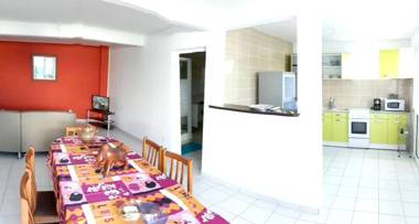 Appartement de 2 chambres avec jardin clos et wifi a Ducos