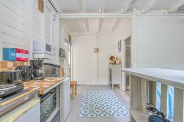 One bedroom appartement at Le Carbet 5 m away from the beach with sea view enclosed garden and wifi