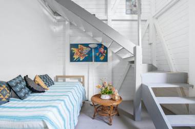 One bedroom appartement at Le Carbet 5 m away from the beach with sea view enclosed garden and wifi