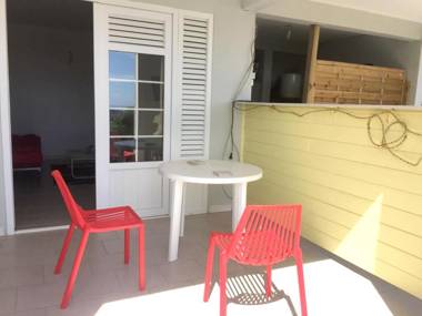 Maison d'une chambre avec vue sur la mer balcon amenage et wifi a Sainte Marie