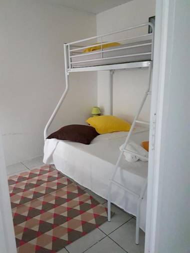 Maison de 3 chambres avec vue sur la ville jardin clos et wifi a Le Lamentin