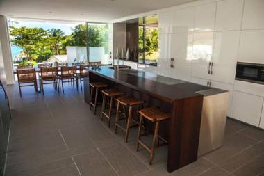 Luxury waterfront villa with swimming pool MQFR08