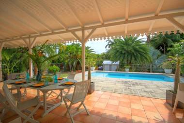 Villa avec piscine au Cap Est (MQFR35)