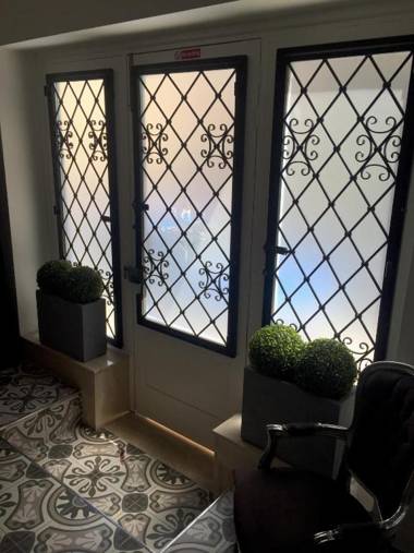 Backstage Boutique Music Themed Townhouse