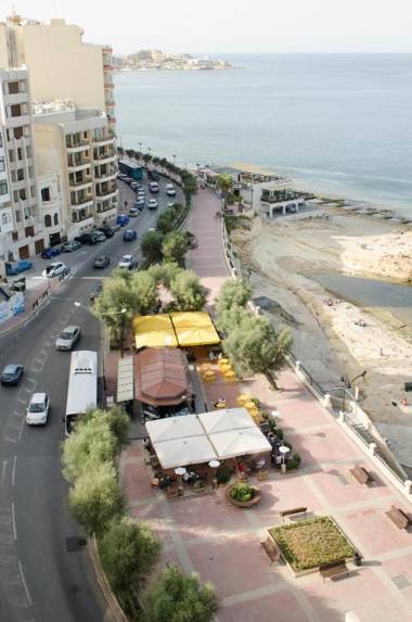 Magnificent Seafront 2-bedroom Sliema penthouse