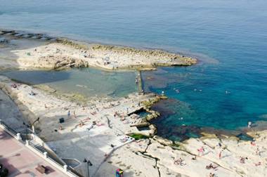 Magnificent Seafront 2-bedroom Sliema penthouse