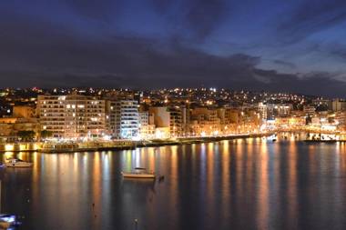 Seaview Apartment In Fort Cambridge Sliema