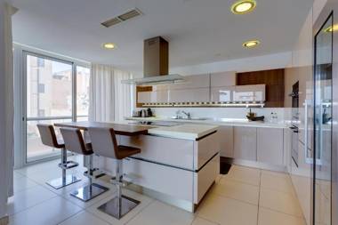 Contemporary Luxury Apartment with Valletta and Harbour Views