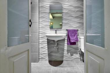 Balluta Bay Beach house with Seaviews