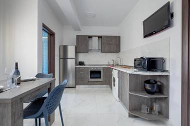 Idyllic Apartment steps from the Promenade