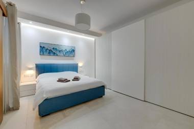 Superlative Apartment with Valletta and Harbour Views