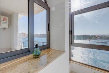 Marvellous Apartment with Valletta and Harbour Views