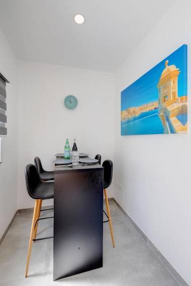 Perfect Location Cosy 1BR Apartment