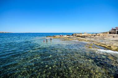 GetawaysMalta - Seashells Penthouse 12 with terrace and sea view in Bugibba