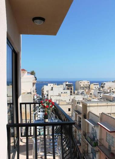 GetawaysMalta - SeaShells Apartment 11 with Terrace and Sea Views in Bugibba