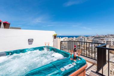 Seashells Seaview Penthouse With Hottub