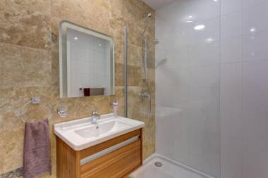 Modern 2 Bedroom Apartment in St Julians