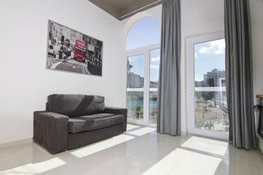 Cresta Beach Studios