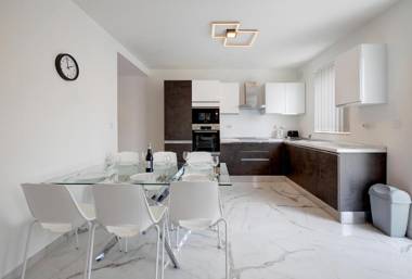 Splendid 2BR Apartment in central St Julians